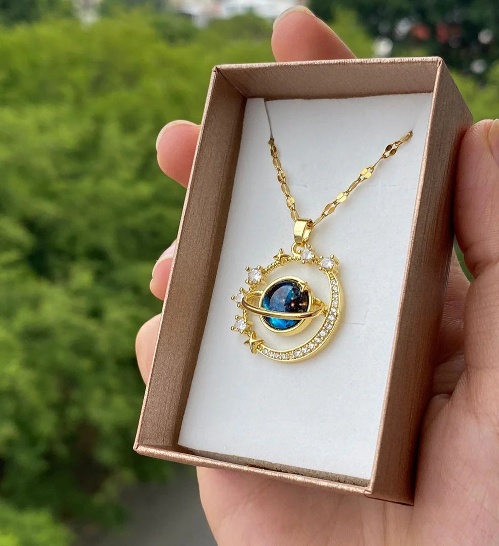 Saturnova™ Collar Planeta Saturno Luna ✨ + Caja de Regalo 🎁