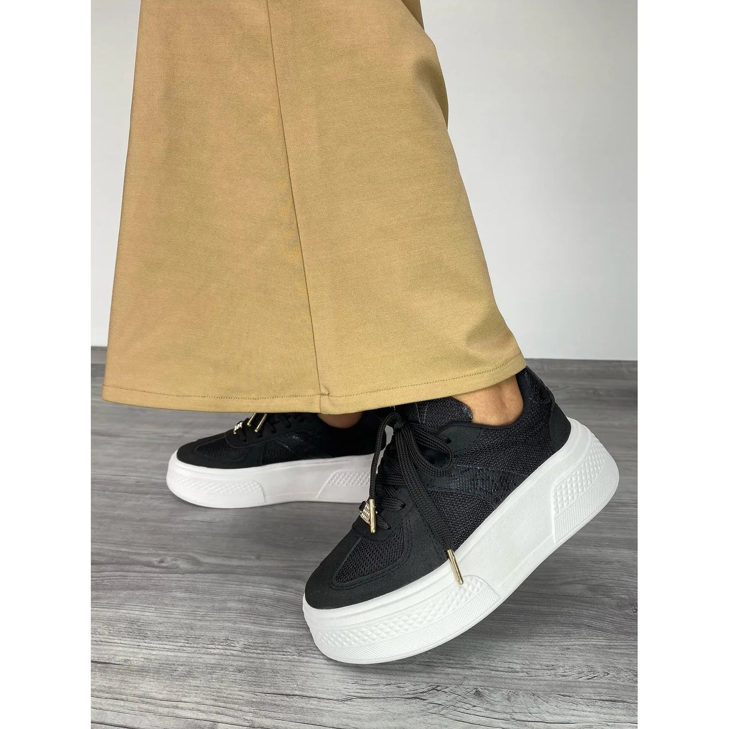 👟✨ Tenis Urban Black – Estilo que te eleva ✨👟