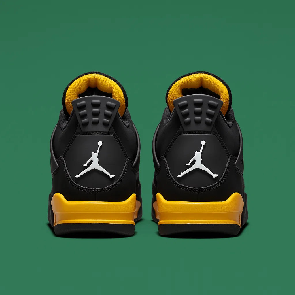 ⚡ JORDAN 4 RETRO “THUNDER” El Par que Se Siente Antes de Verlo