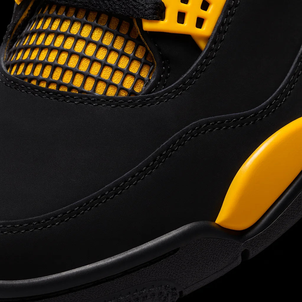 ⚡ JORDAN 4 RETRO “THUNDER” El Par que Se Siente Antes de Verlo