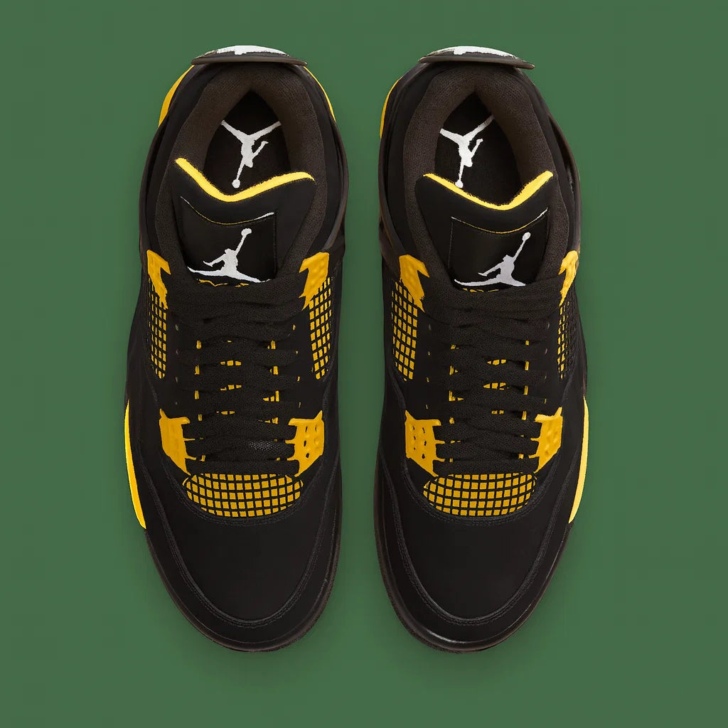 ⚡ JORDAN 4 RETRO “THUNDER” El Par que Se Siente Antes de Verlo